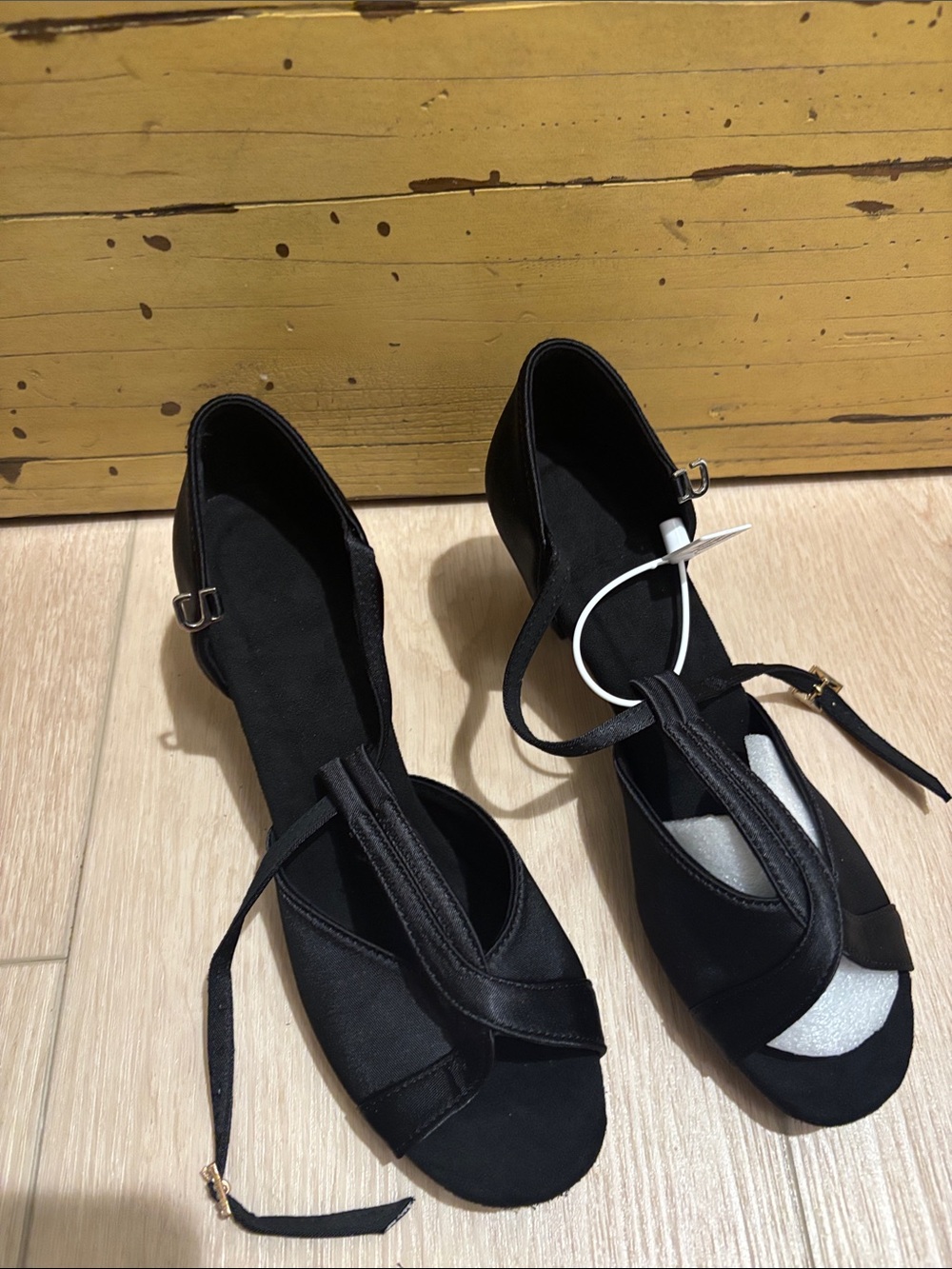 Brand new woman’s Salsa dance shoes fits 9.5-10 US